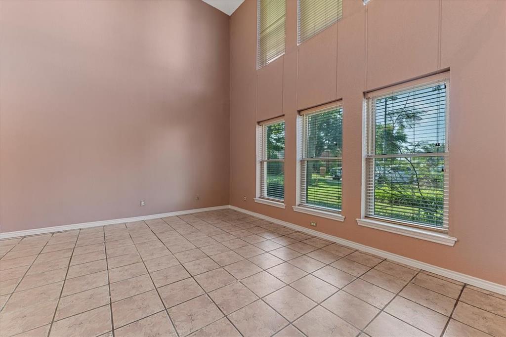 6752 Macintosh Drive Property Photo 8