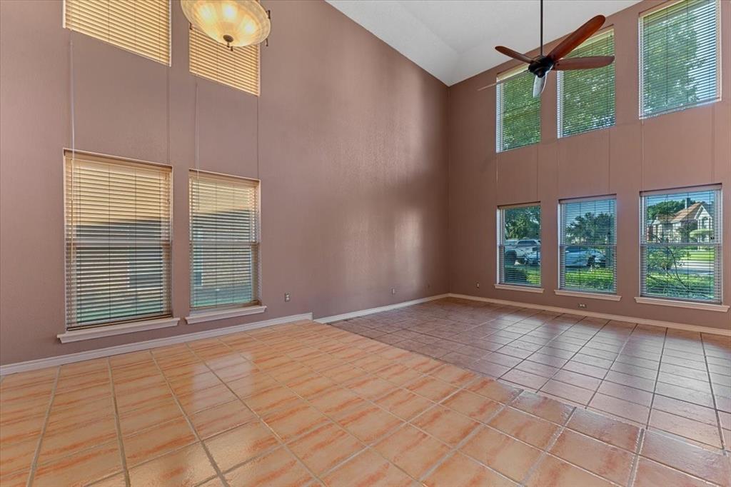 6752 Macintosh Drive Property Photo 9
