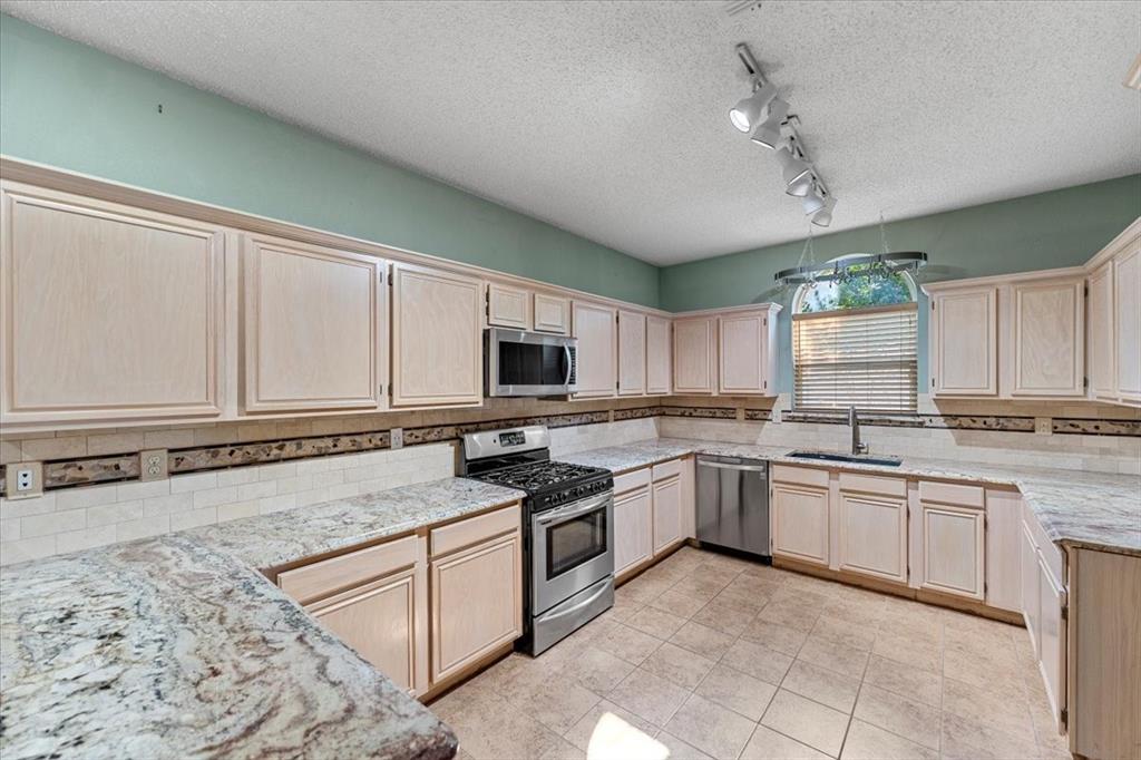 6752 Macintosh Drive Property Photo 14