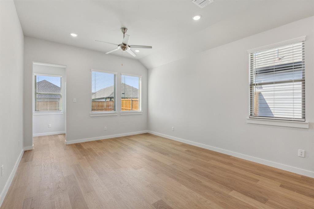 901 Landon Way Property Photo 8