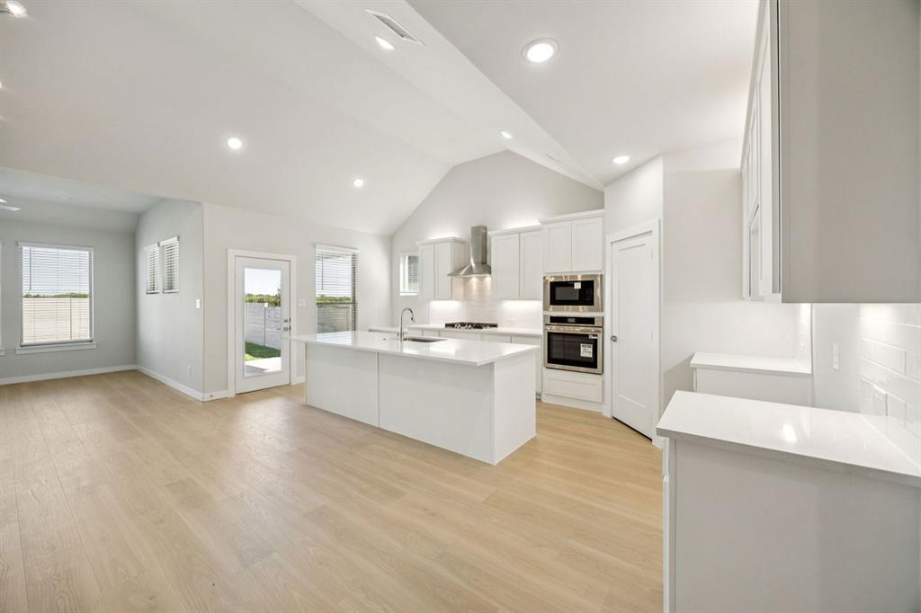 10501 Landry Bluff Lane Property Photo 8