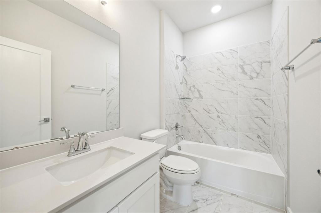 10501 Landry Bluff Lane Property Photo 31