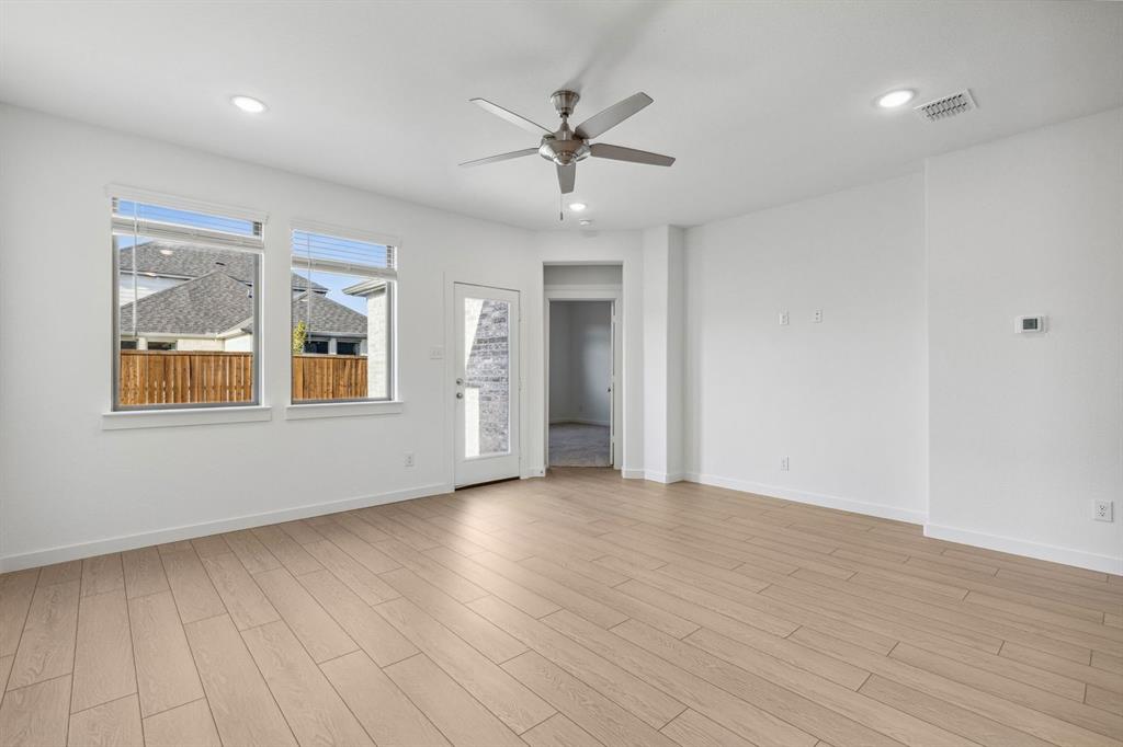 907 Landon Way Property Photo 11