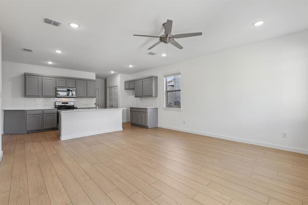 907 Landon Way Property Photo 12