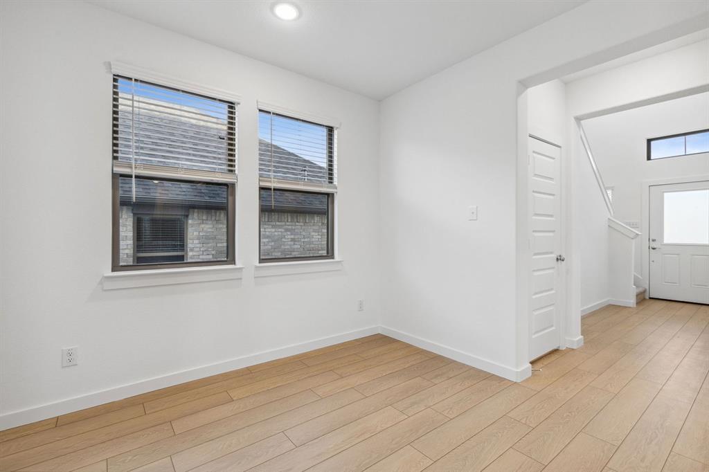 907 Landon Way Property Photo 13