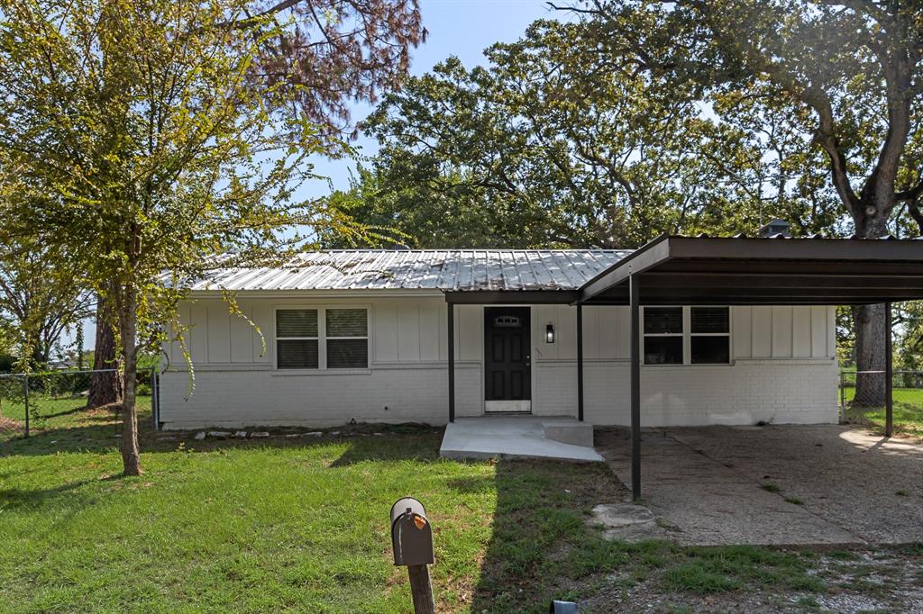 107 E Bayside Drive Property Photo 2