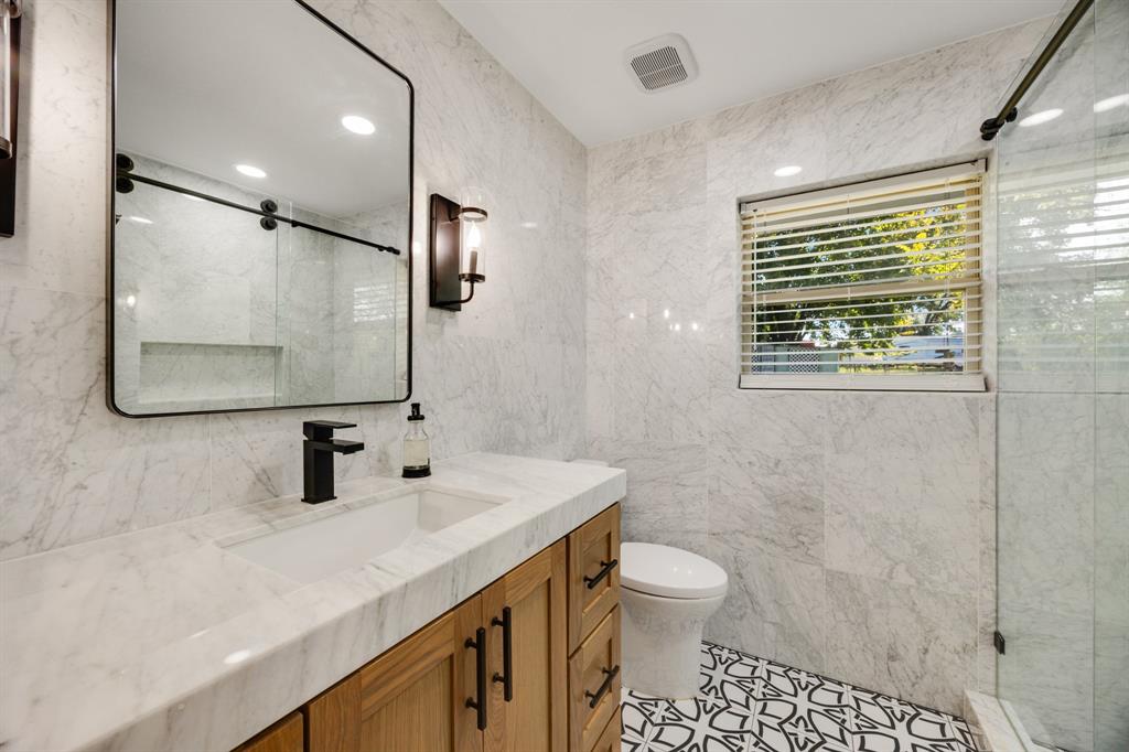 107 E Bayside Drive Property Photo 9