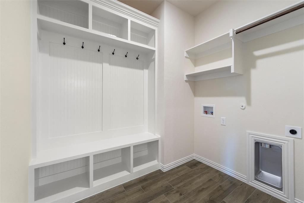 2028 Velora Drive Property Photo 10