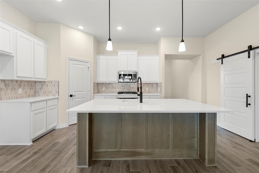 2028 Velora Drive Property Photo 11