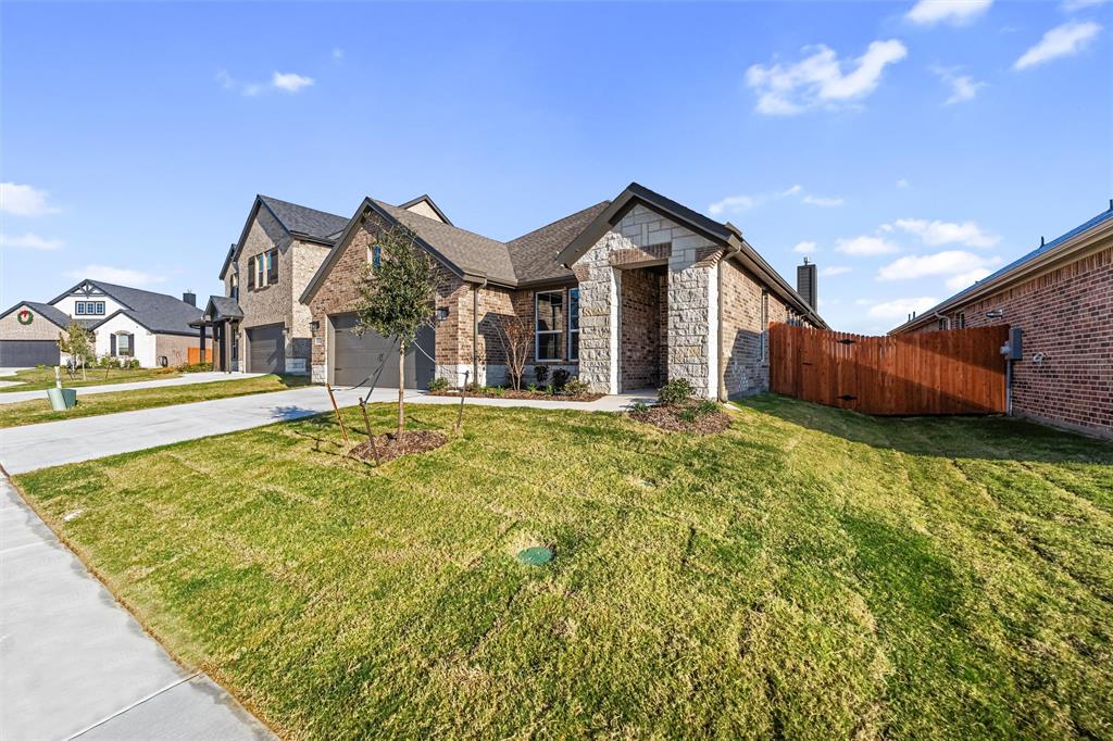 2032 Velora Drive Property Photo 4