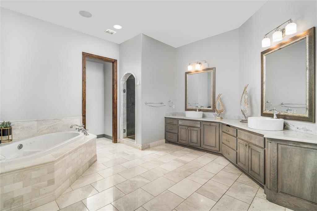 2629 Whispering Oaks Cove Property Photo 14