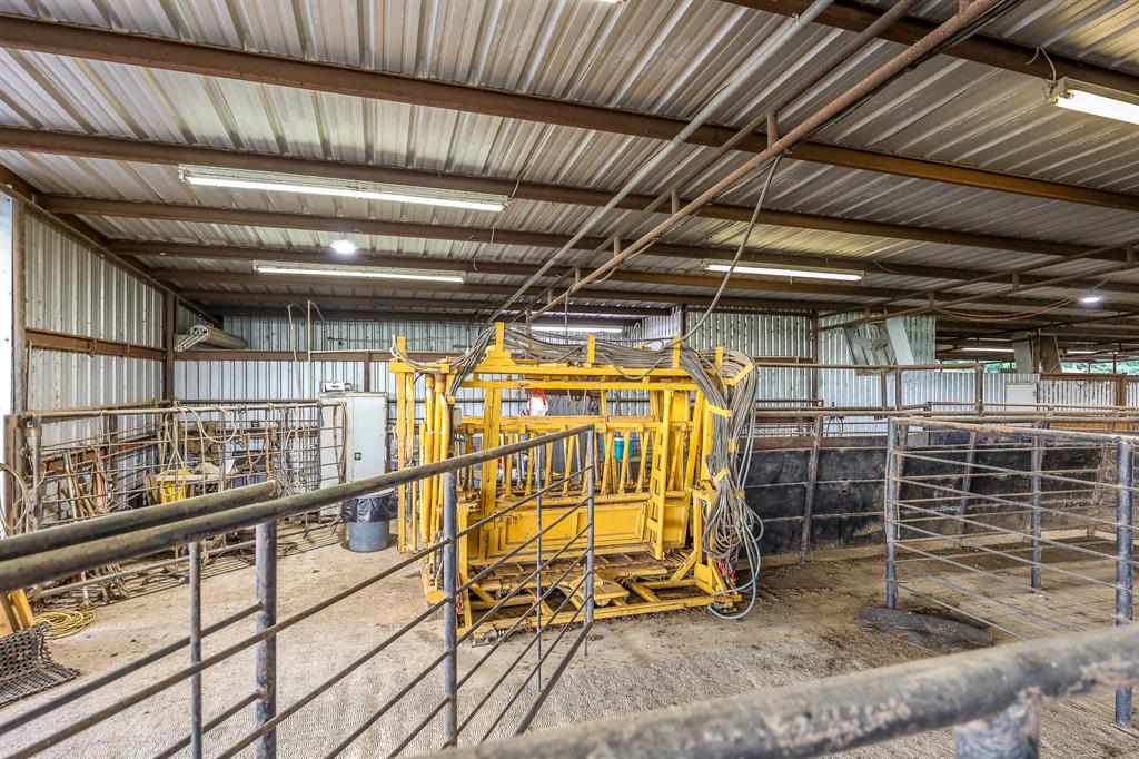 1024 N Us Hwy 59 Property Photo 29