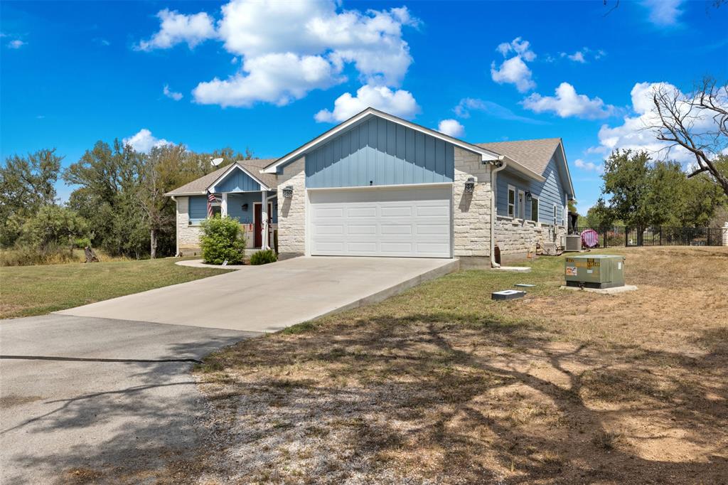 141 Eagle Point Cove Property Photo 3