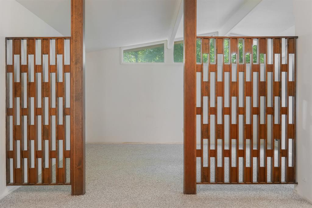 10716 Meadowcliff Lane Property Photo 6