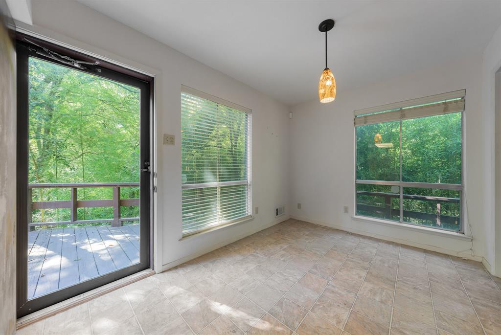 10716 Meadowcliff Lane Property Photo 8