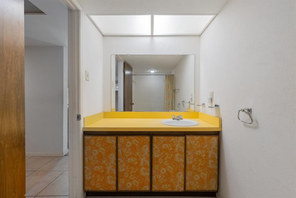 10716 Meadowcliff Lane Property Photo 12