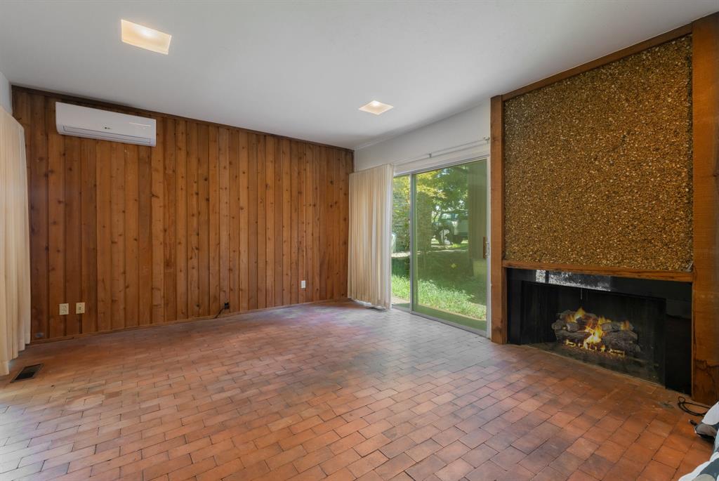 10716 Meadowcliff Lane Property Photo 13