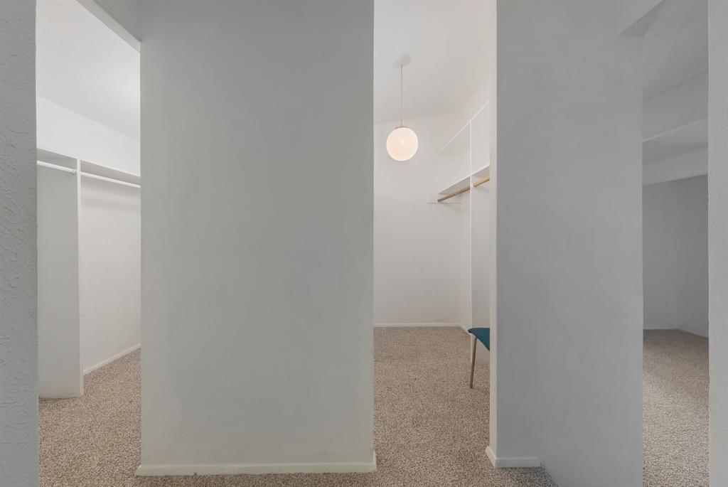 10716 Meadowcliff Lane Property Photo 17