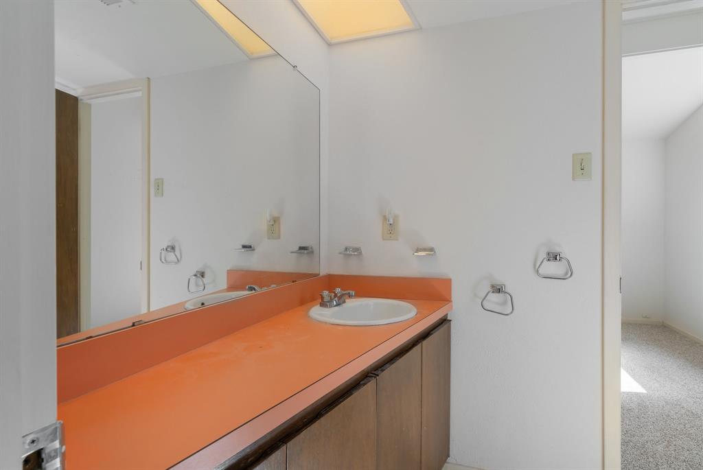 10716 Meadowcliff Lane Property Photo 22