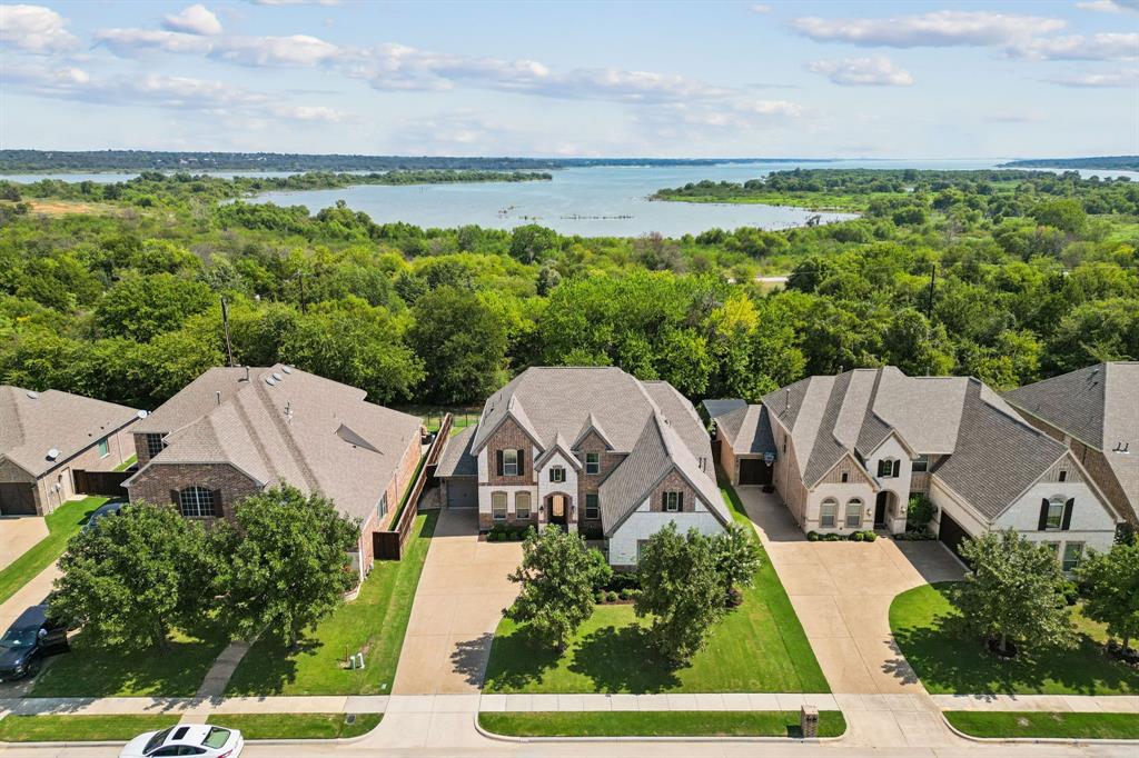 2858 Milsons Point Drive Property Photo 2