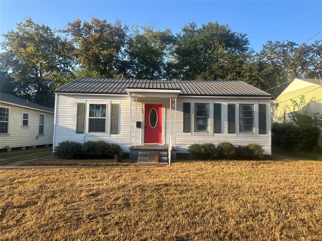 254 E Slattery Boulevard Property Photo 1