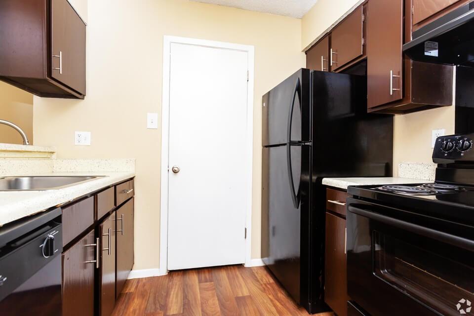 1900 Estrada Parkway Property Photo 5