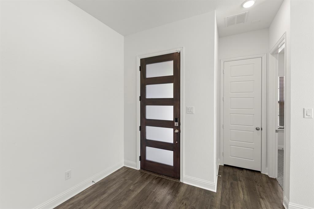 2526 Campden Mews Property Photo 4