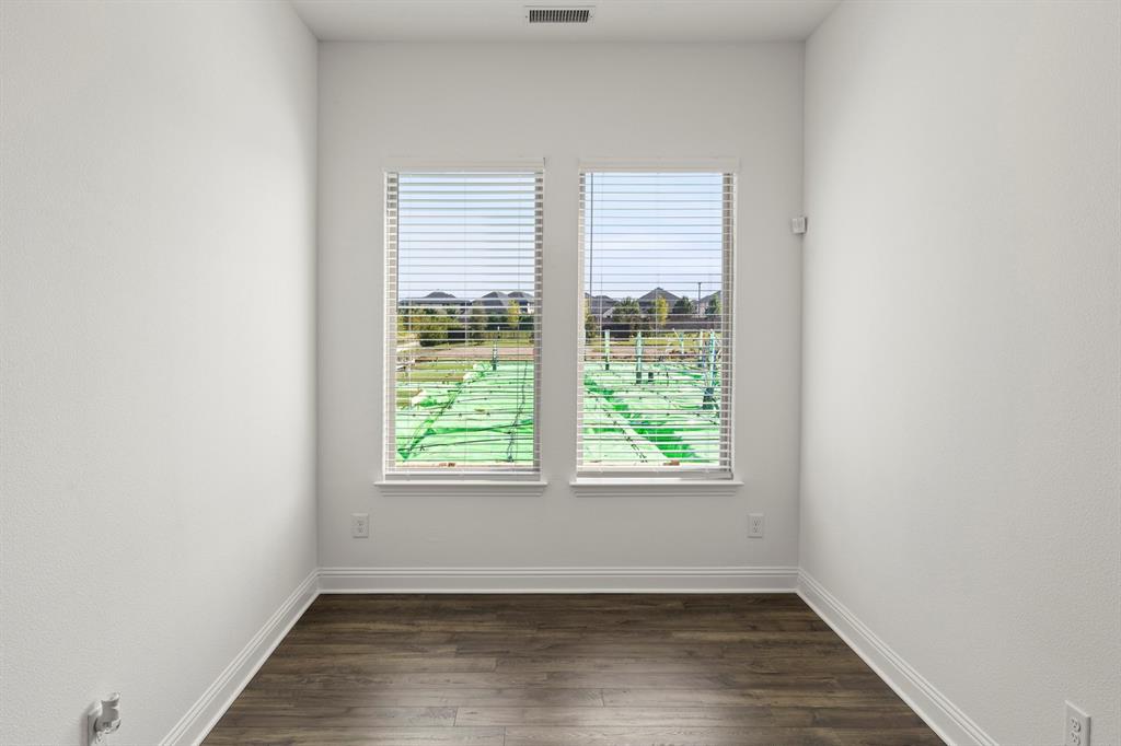 2526 Campden Mews Property Photo 5