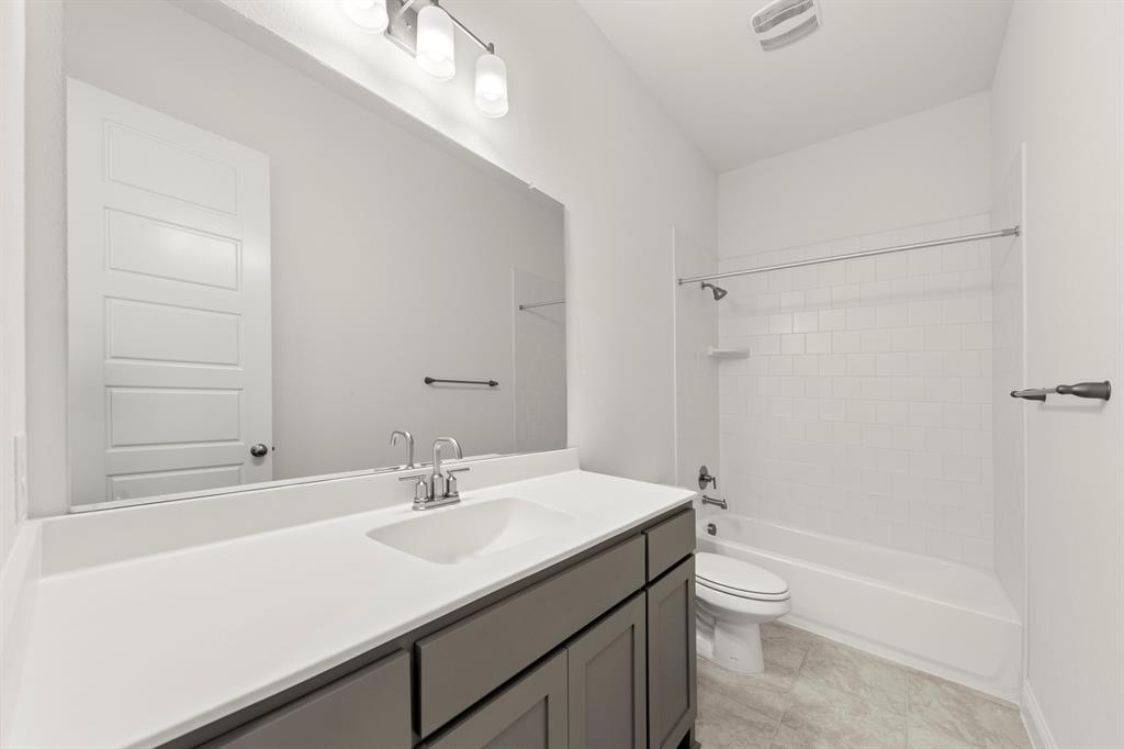 2526 Campden Mews Property Photo 8