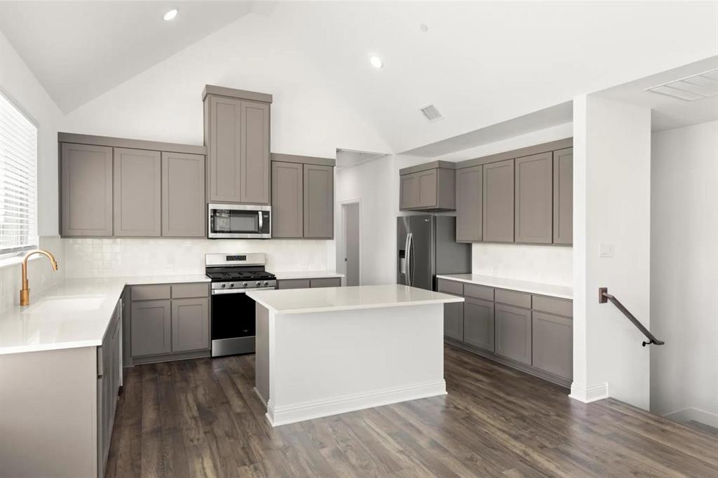 2526 Campden Mews Property Photo 9