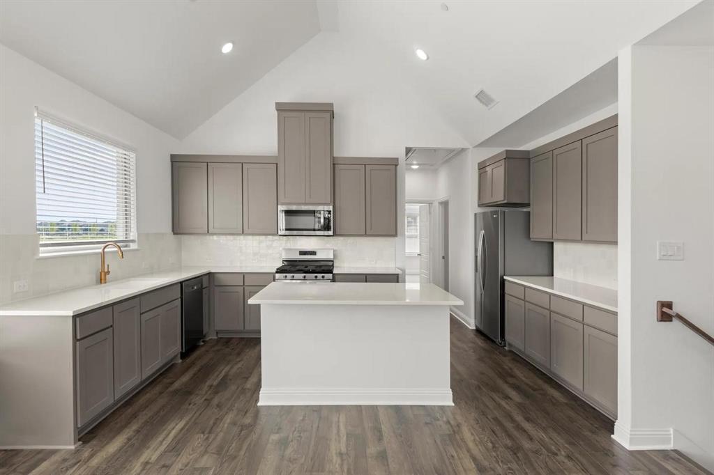 2526 Campden Mews Property Photo 12