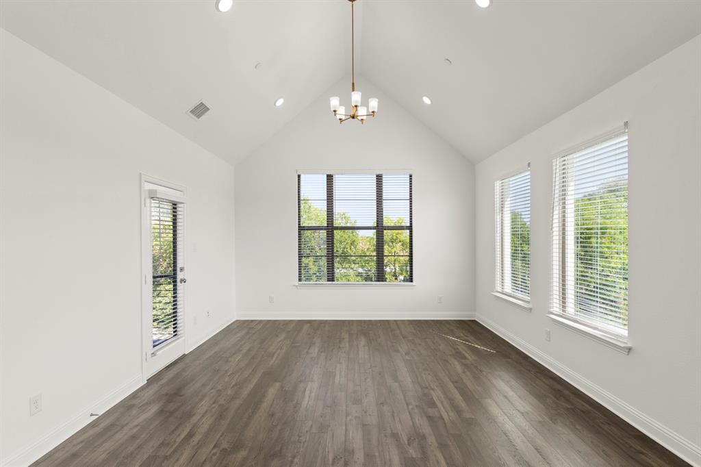 2526 Campden Mews Property Photo 13