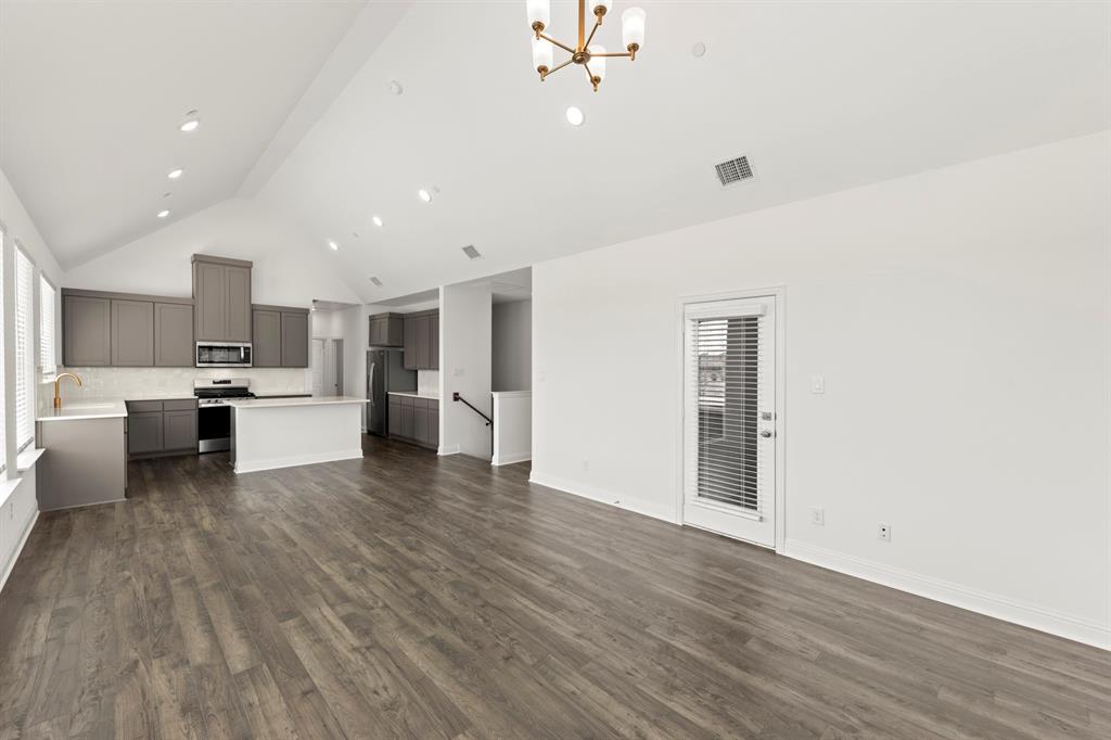 2526 Campden Mews Property Photo 14