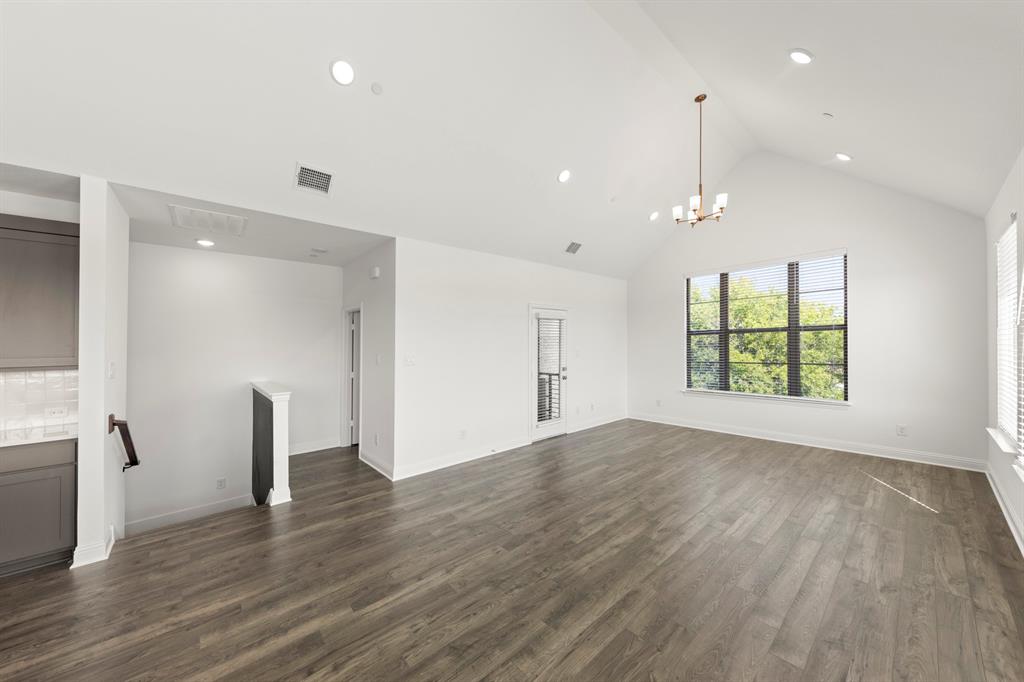 2526 Campden Mews Property Photo 19