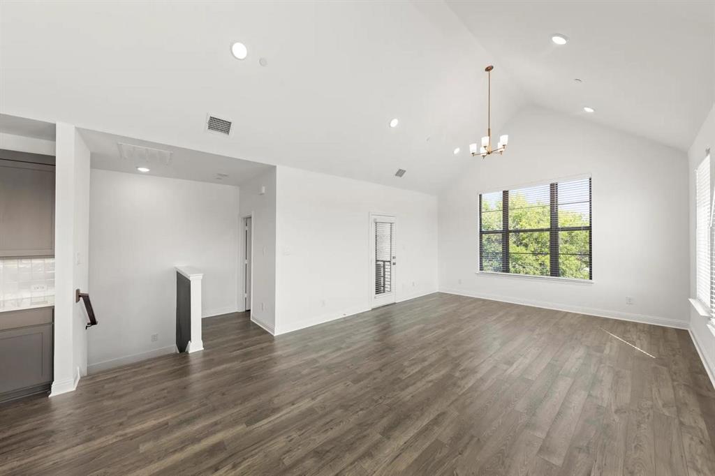 2526 Campden Mews Property Photo 20