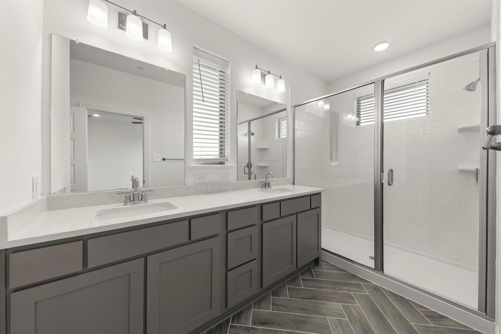 2526 Campden Mews Property Photo 31