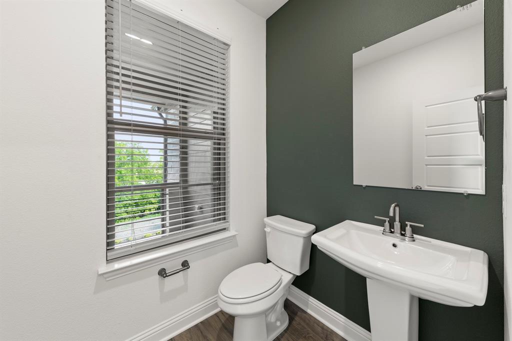2526 Campden Mews Property Photo 34