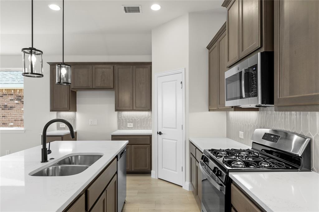 2122 Nw Bloomsbury Lane Property Photo 4