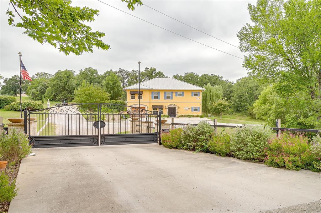 383 County Rd 3672 Property Photo 5