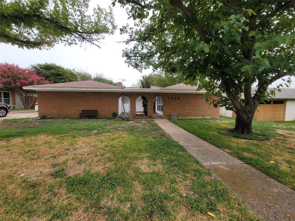 1740 Brown Trail Property Photo 1