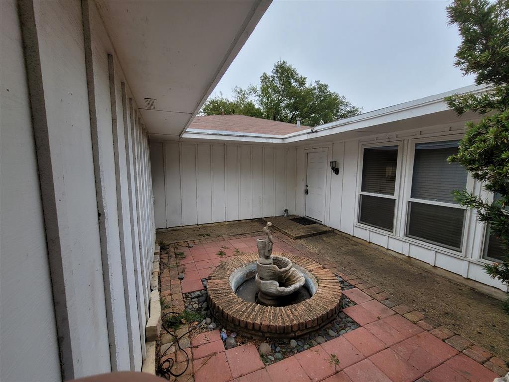 1740 Brown Trail Property Photo 2