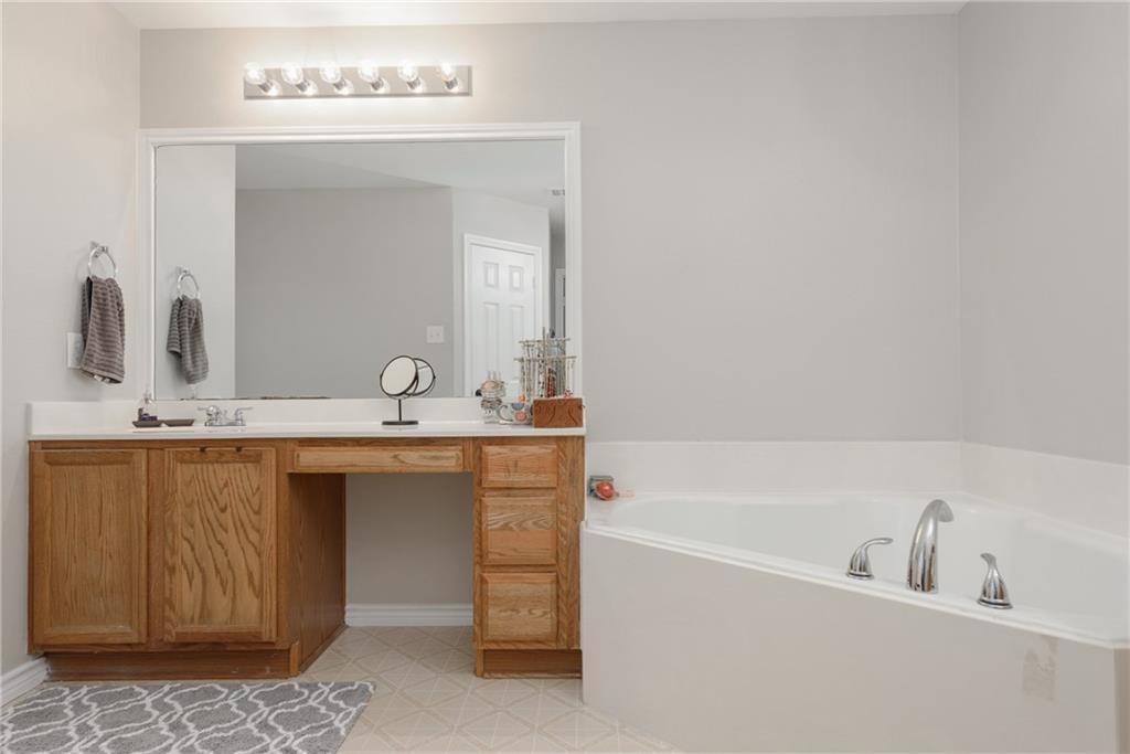 2600 Clubhouse Drive Property Photo 22