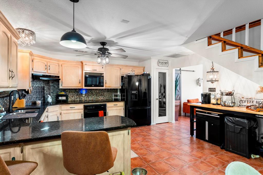 15 Cr 4896 Property Photo 26