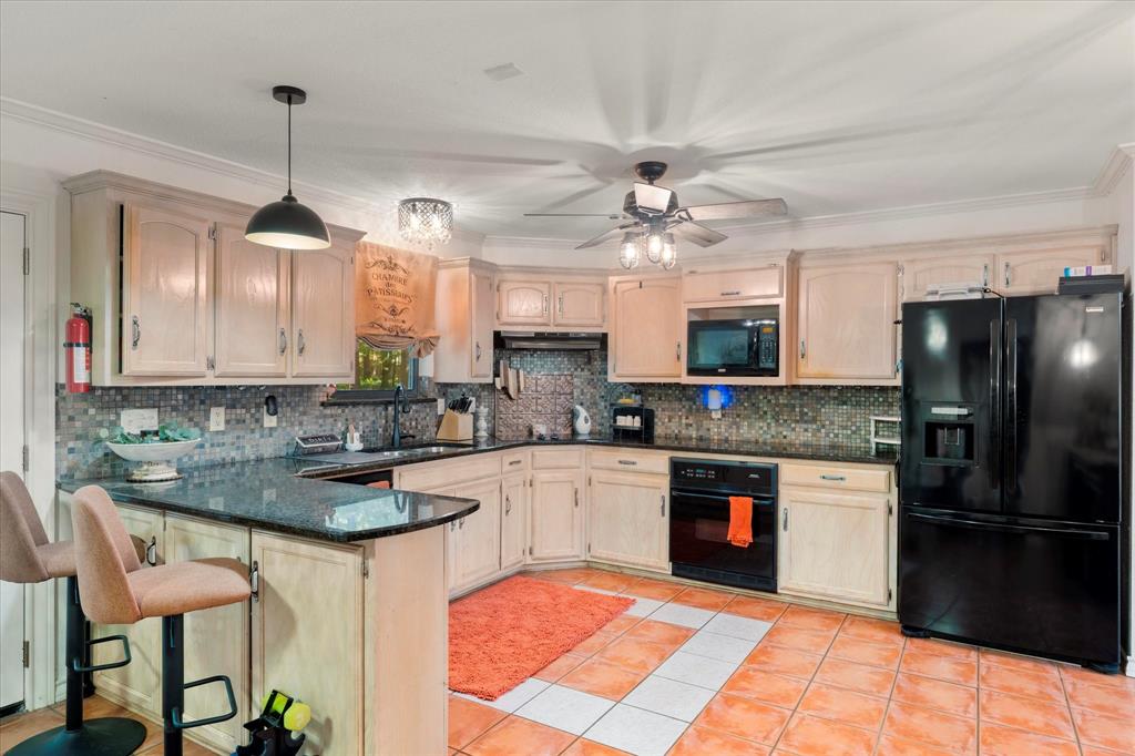 15 Cr 4896 Property Photo 27