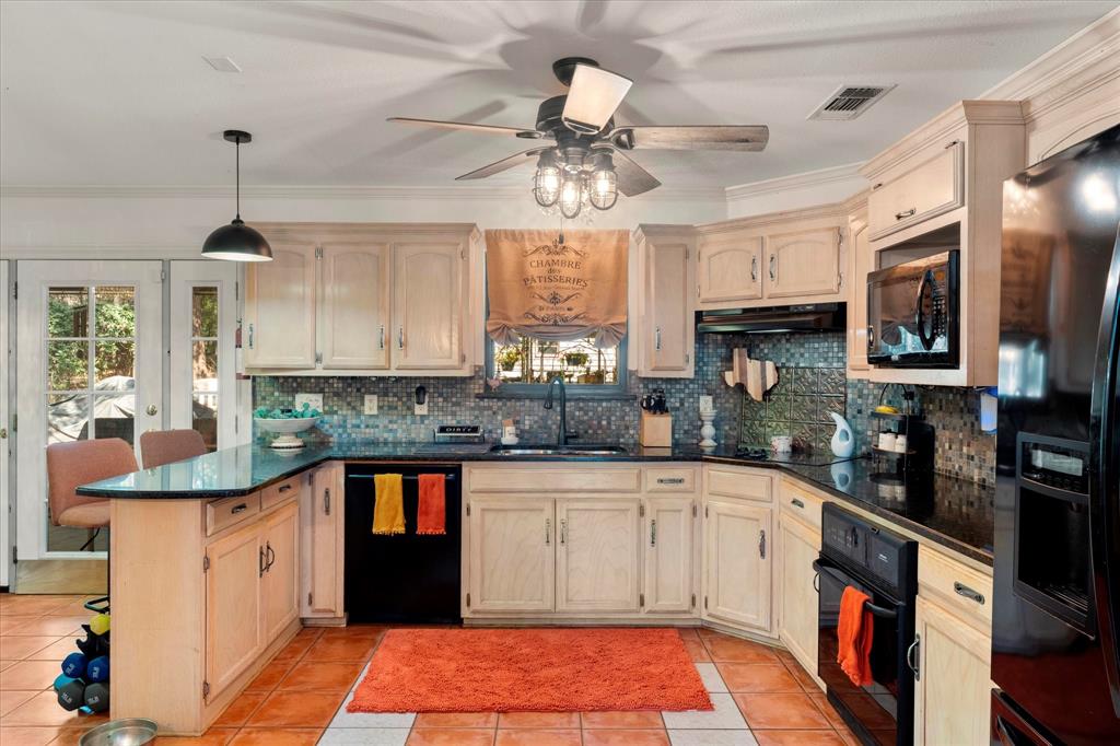 15 Cr 4896 Property Photo 28