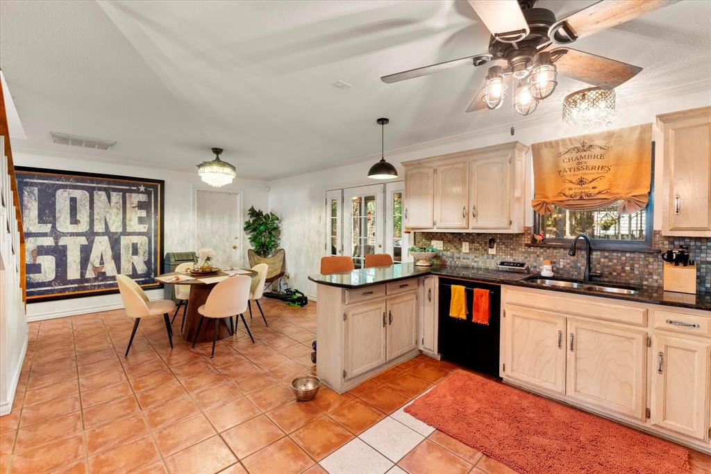 15 Cr 4896 Property Photo 29