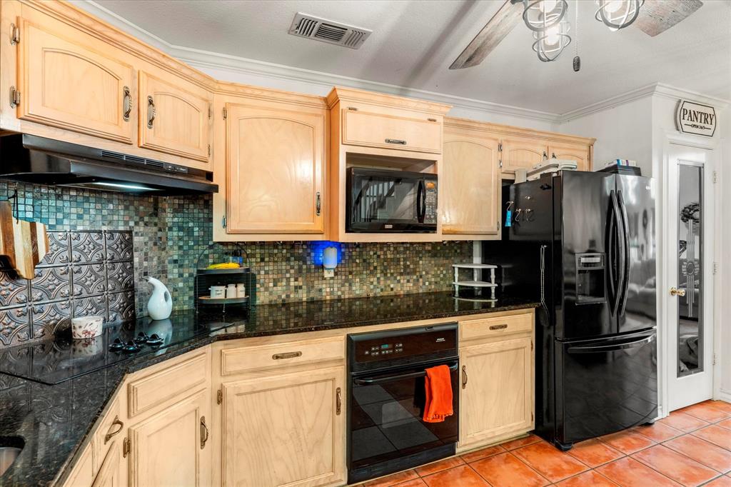15 Cr 4896 Property Photo 32