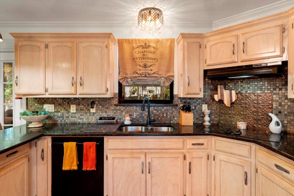 15 Cr 4896 Property Photo 34