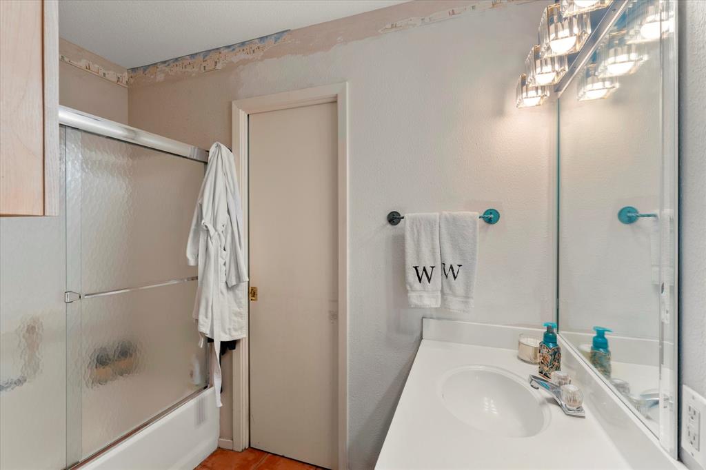 15 Cr 4896 Property Photo 39