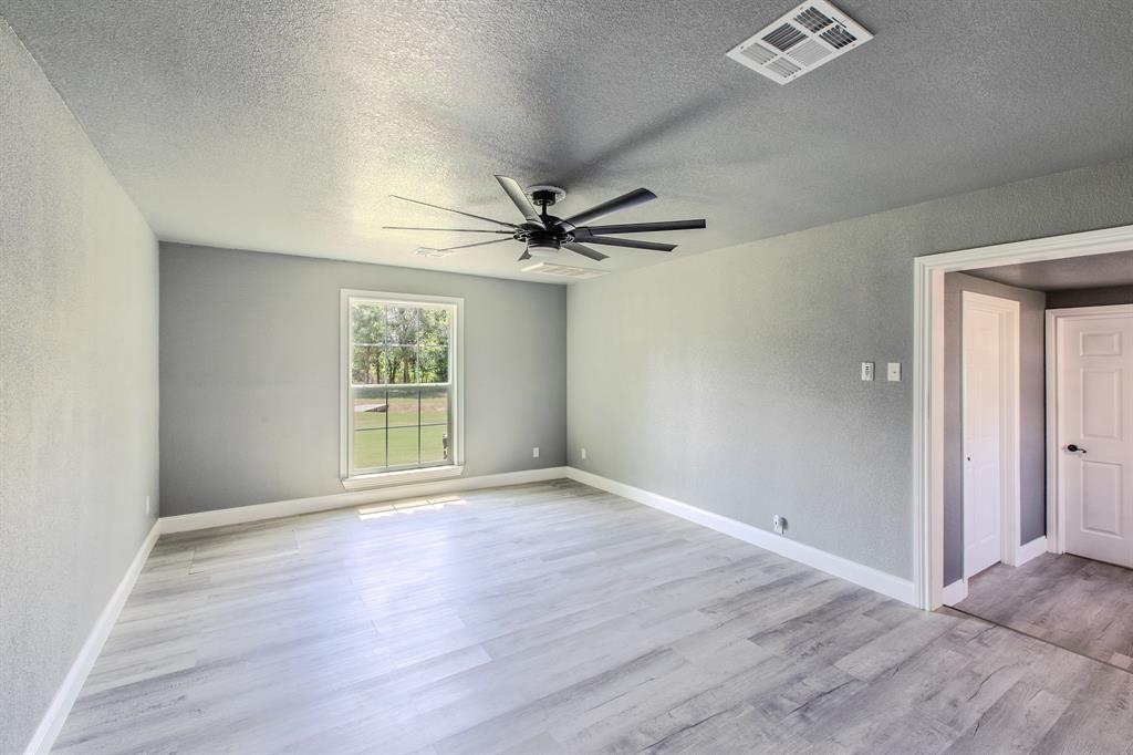 768 Elmwood Drive Property Photo 5